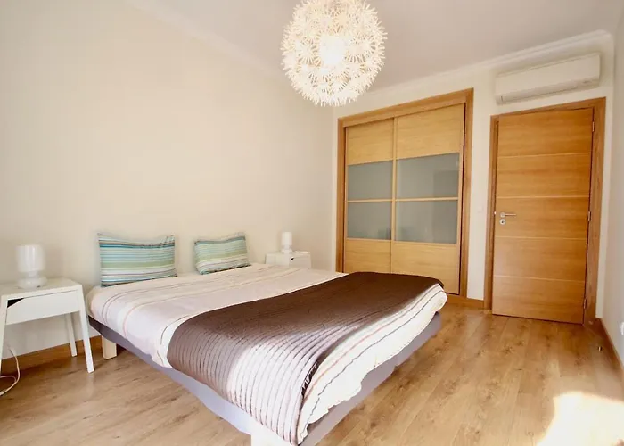 Cozy Orange Telheiras Apartment